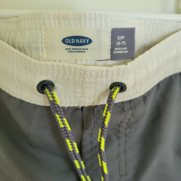 4/$20 Old Navy Boys Swim Shorts Size 6 7 Small Gray Drawstring Shorter Length - Picture 3 of 5
